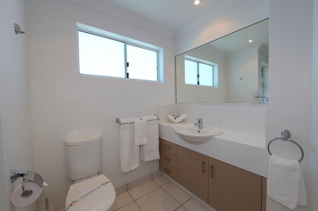 Koola Beach Apartments Bargara Oda fotoğraf